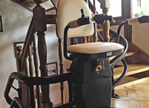 Jeśli chodzi o kolor wykonania obicia tapicerki i szyny jezdnej producent krzesełek zostawią wolną rękę klientowi